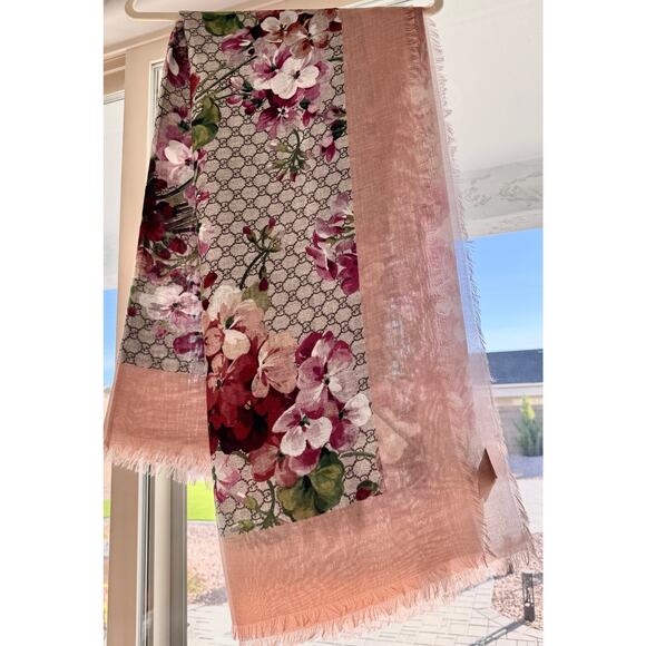 Like New: Gucci Blooms Modal Silk Shawl/Scarf, 140x140cm, Pink Floral 2016-2017 - Picture 13 of 16
